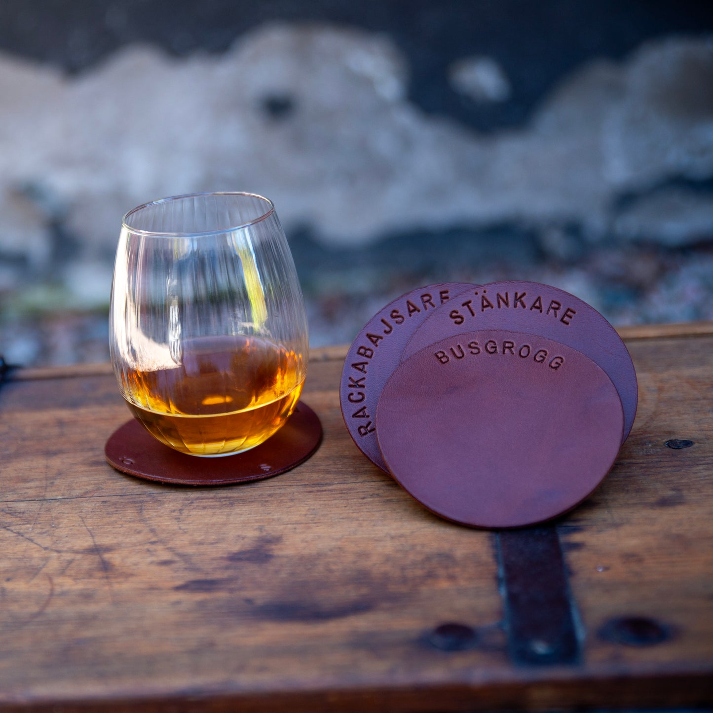 Glasunderlägg i äkta läder